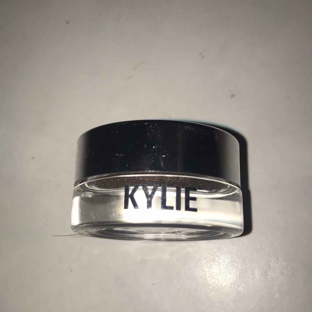 Kylie cosmetics KYSHADOW shade CAMO